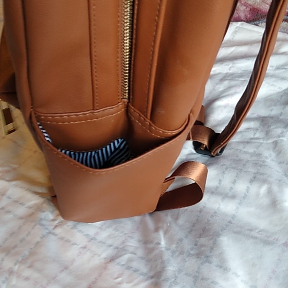 Backpack - Picture 5 of 6